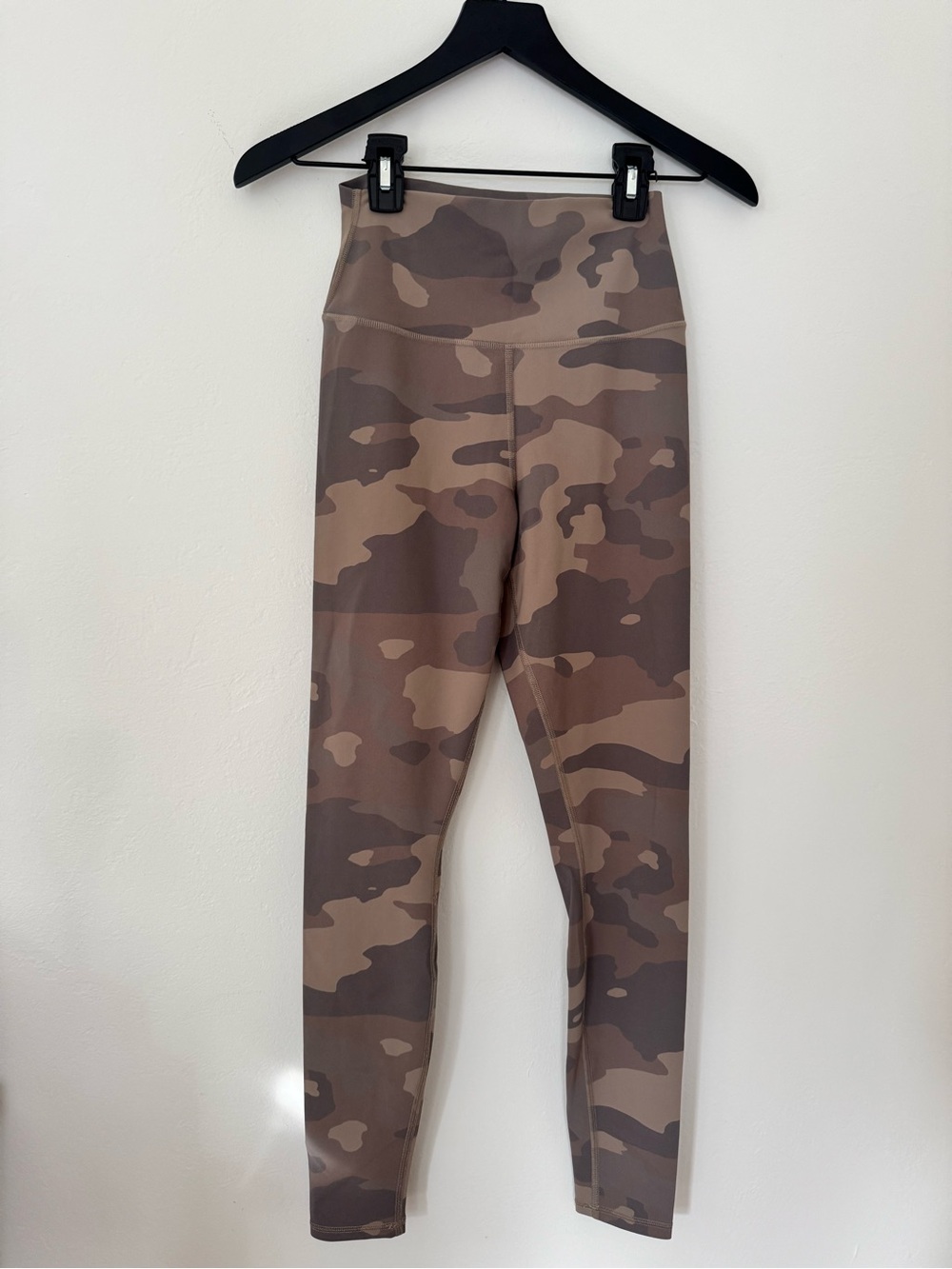 Alo Yoga High-Waist Vapor Leggings in Putty Camouflage Colorway Size Small SOFT!